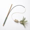 Varita para gatos con plumas y ratón | Acecha, salta y juega